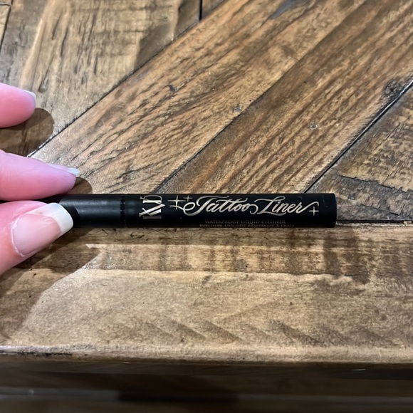 New assortment of lip and eye liners. - Picture 8 of 15